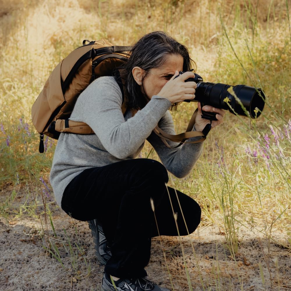 Peak Design Everyday Backpack V2 20L, Camera Bag, Laptop Backpack with Tablet Sleeves, Coyote (BEDB-20-CY-3) - Image 8